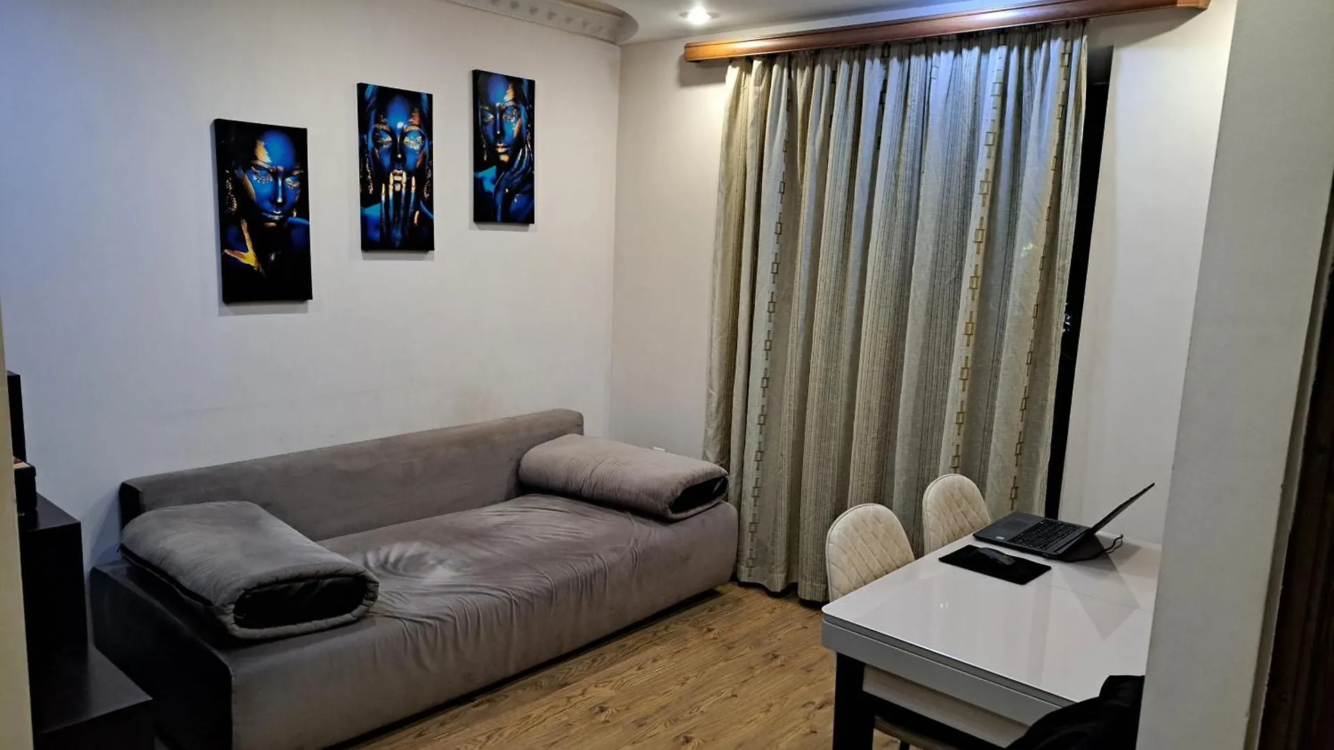 Contatti di Flat Roommate In Tbilisi